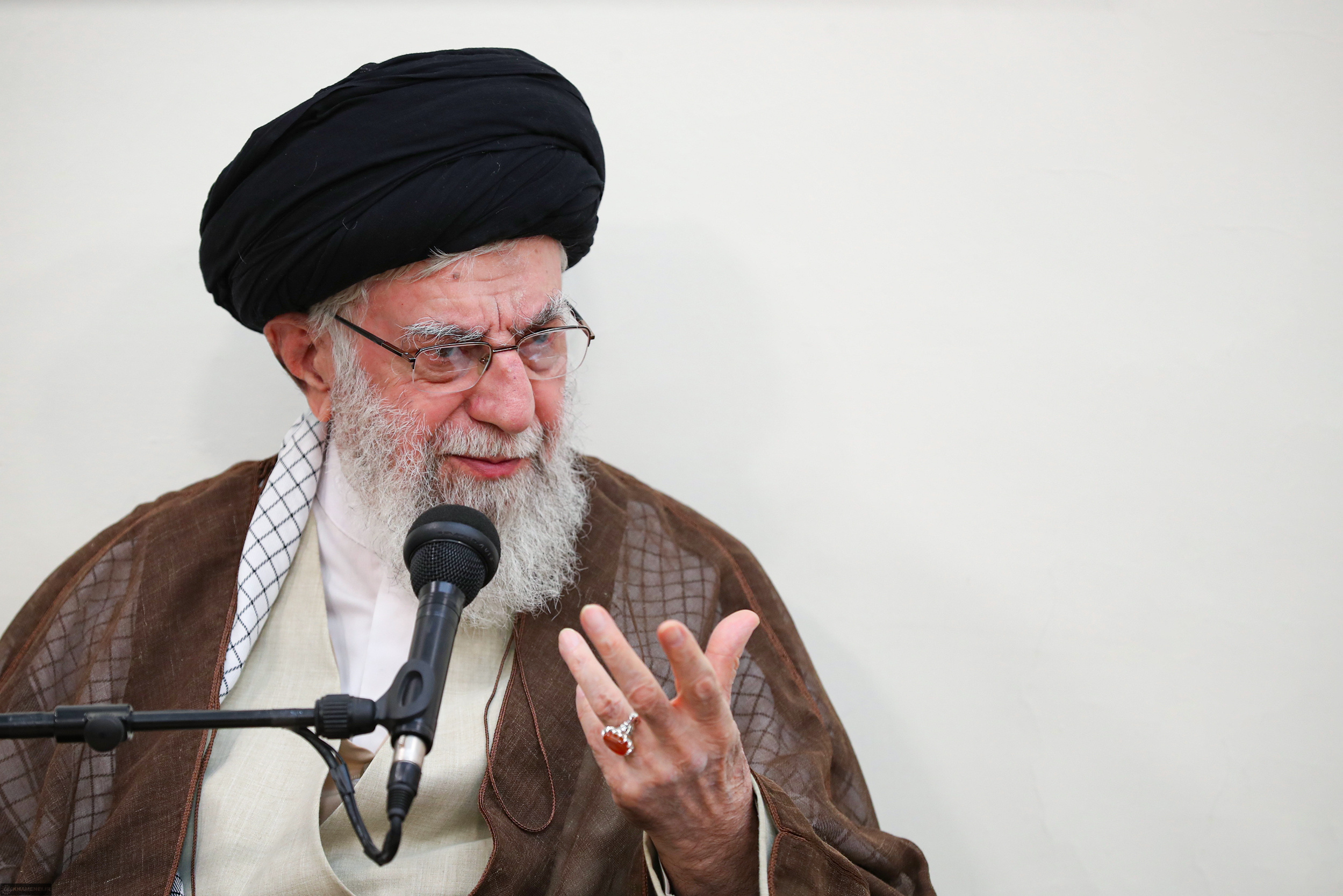 سفارش های خاص رهبر انقلاب به دانشجویان برای استفاده از فرصت عمر